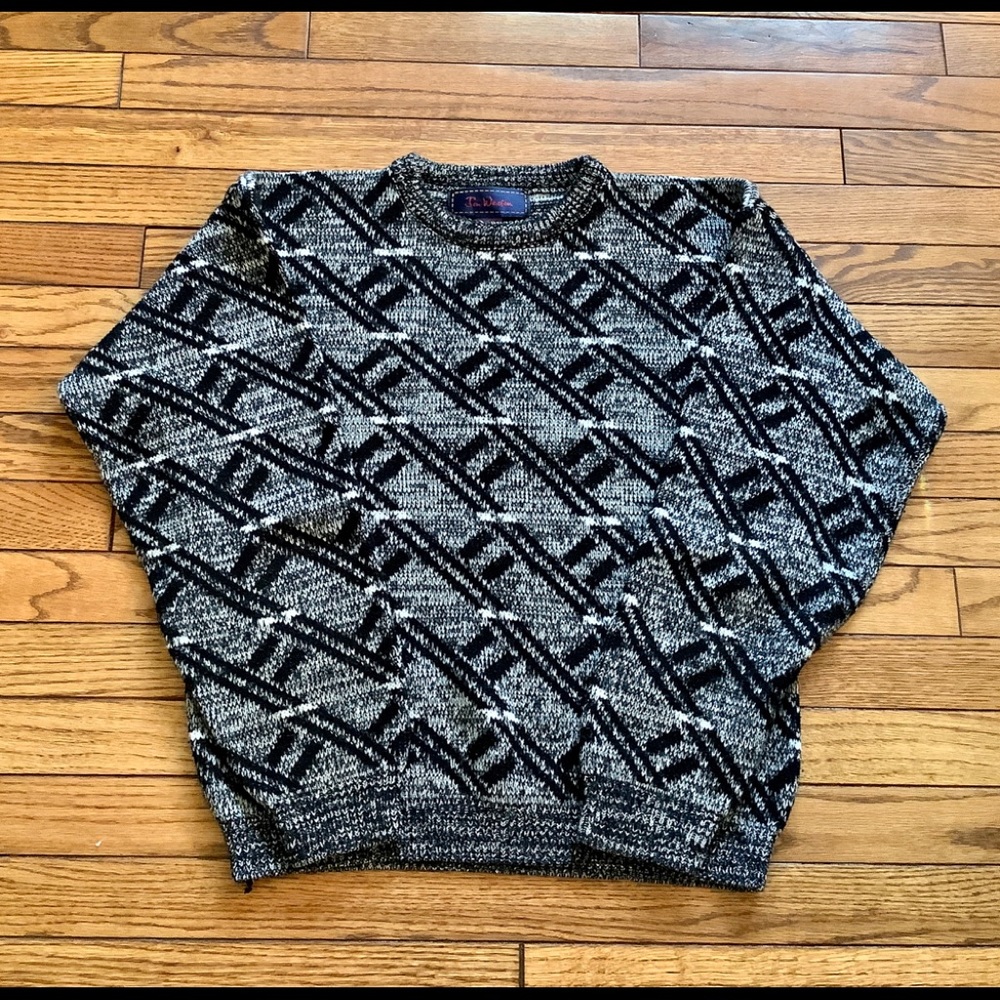 Men’s Jon Winston sweater. Size XL